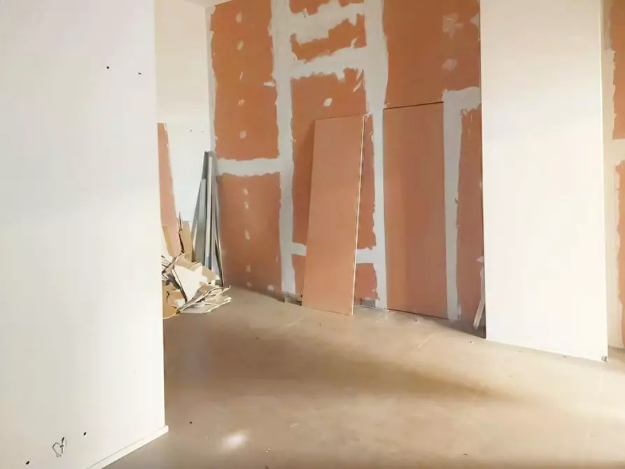 Immagine 6 di Negozio in vendita  in Via Italo Svevo, N. 14-16 a Trieste