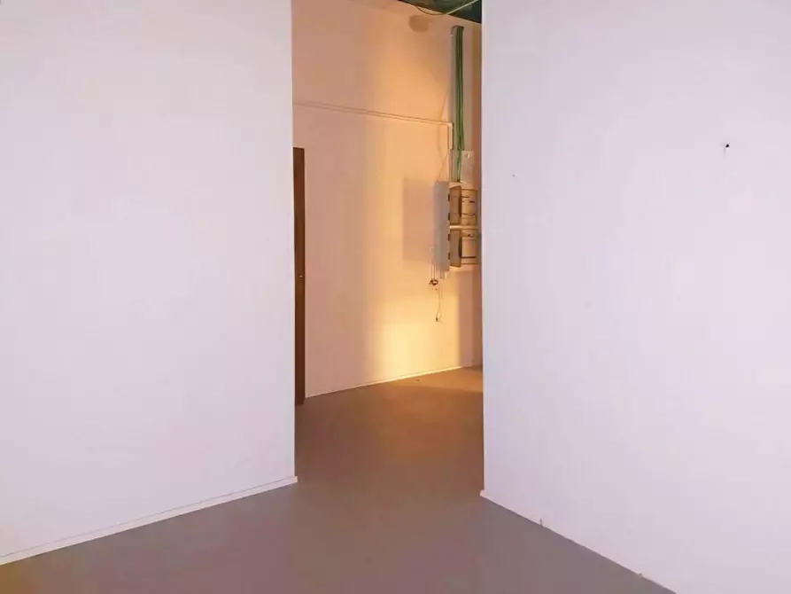 Immagine 11 di Negozio in vendita  in Via Italo Svevo, N. 14-16 a Trieste