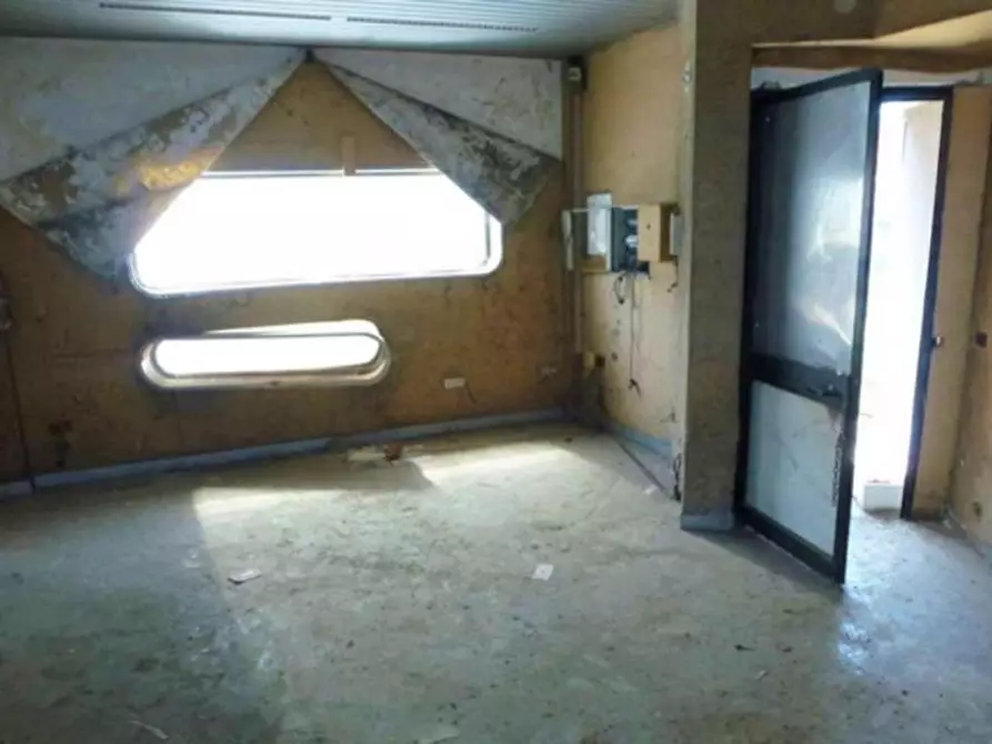 Immagine 3 di Ufficio in vendita  in Via Furio Camillo, N. 15 a Ardea