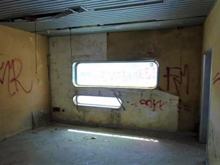 Immagine 8 di Ufficio in vendita  in Via Furio Camillo, N. 15 a Ardea