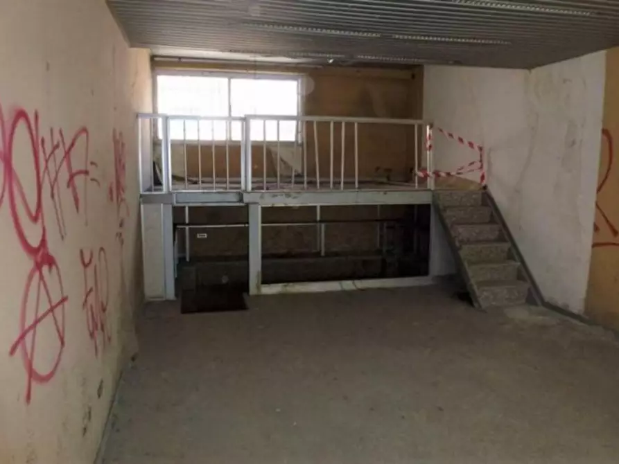 Immagine 9 di Ufficio in vendita  in Via Furio Camillo, N. 15 a Ardea