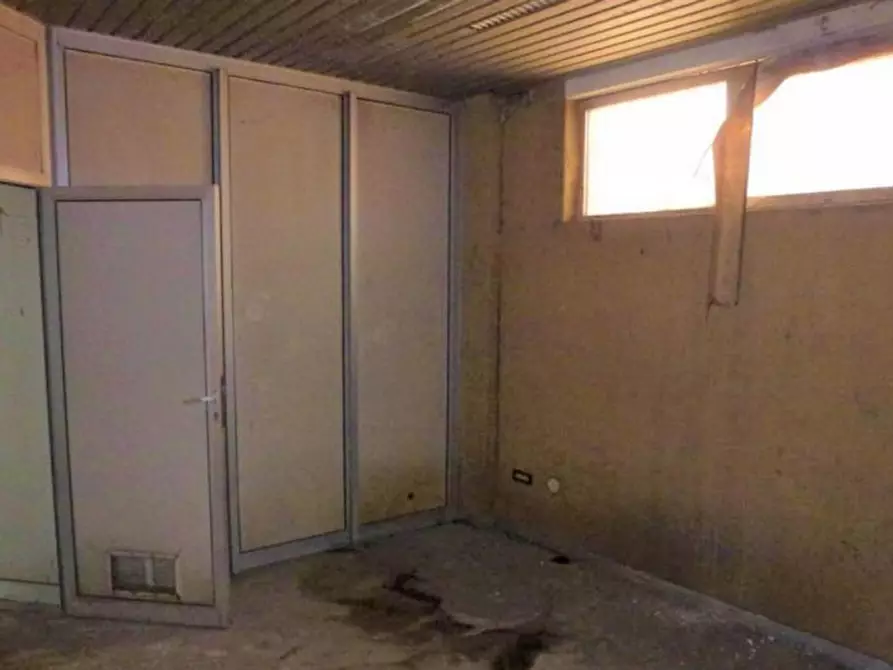 Immagine 11 di Ufficio in vendita  in Via Furio Camillo, N. 15 a Ardea