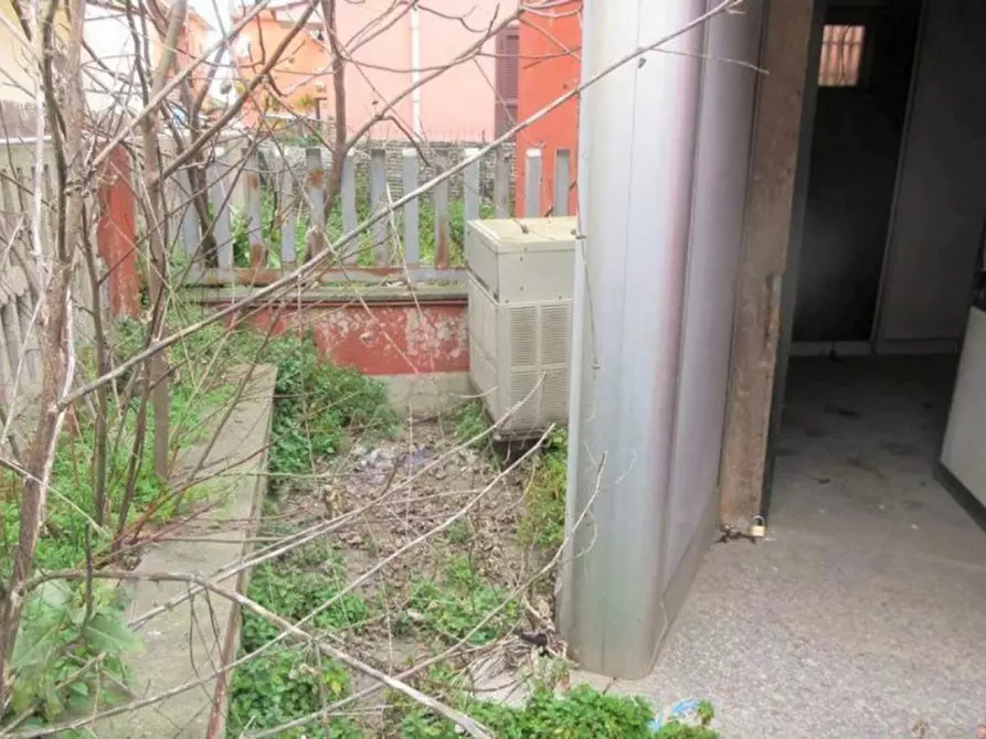 Immagine 14 di Ufficio in vendita  in Via Furio Camillo, N. 15 a Ardea