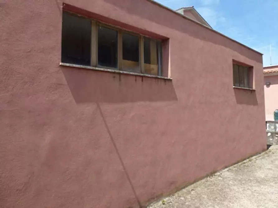 Immagine 15 di Ufficio in vendita  in Via Furio Camillo, N. 15 a Ardea