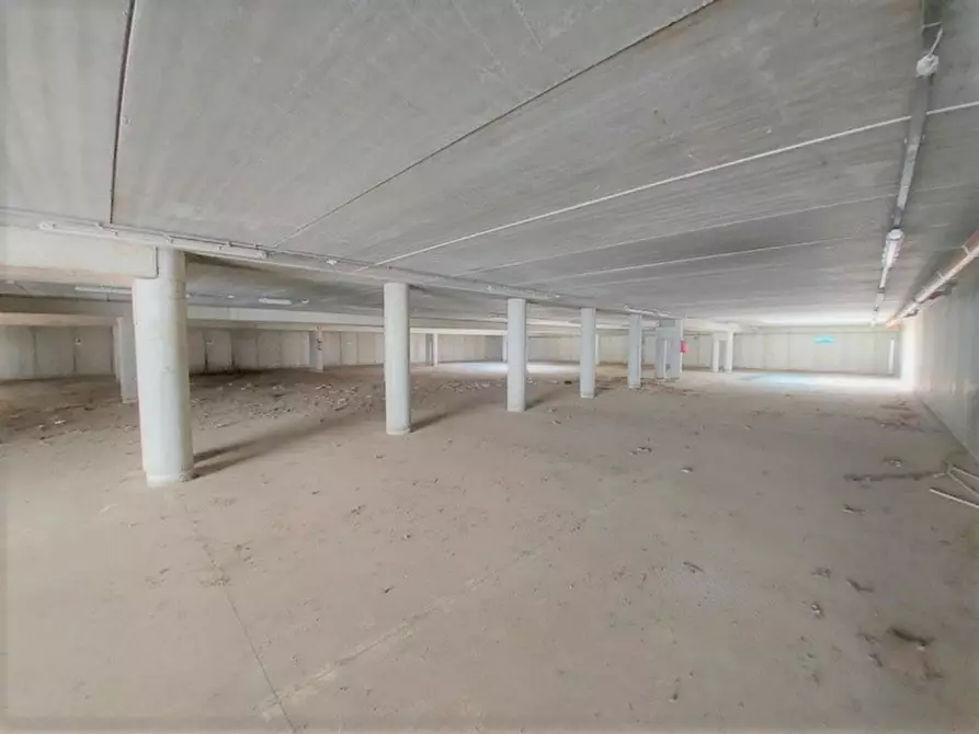 Immagine 1 di Posto auto in vendita  in Corso Trieste, N. 27 a Novara