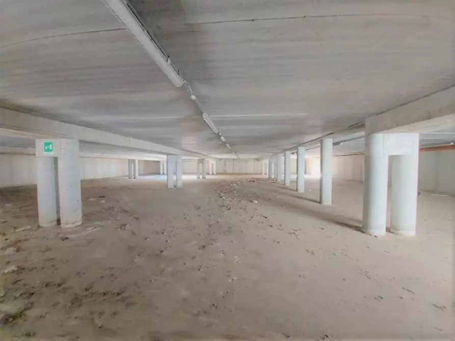 Immagine 3 di Posto auto in vendita  in Corso Trieste, N. 27 a Novara