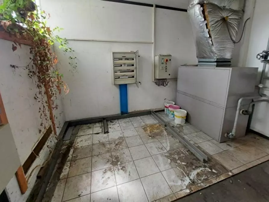 Immagine 9 di Capannone industriale in vendita  in Via Salvatoizza, N. 5-7-9 a Gaiarine