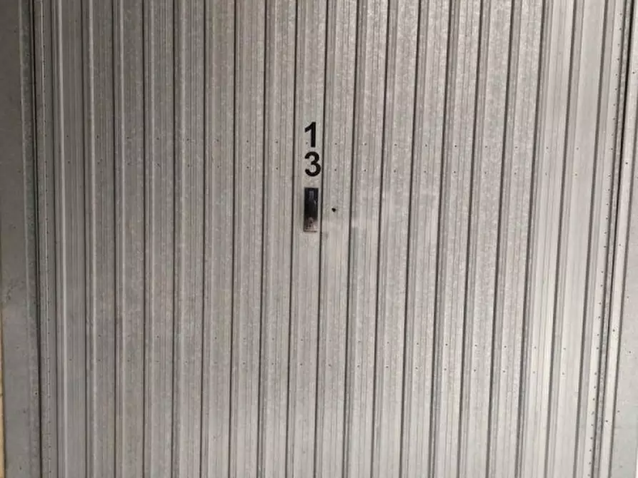 Immagine 1 di Posto auto in vendita  in Via dei Giardinetti, N. 158 a Roma