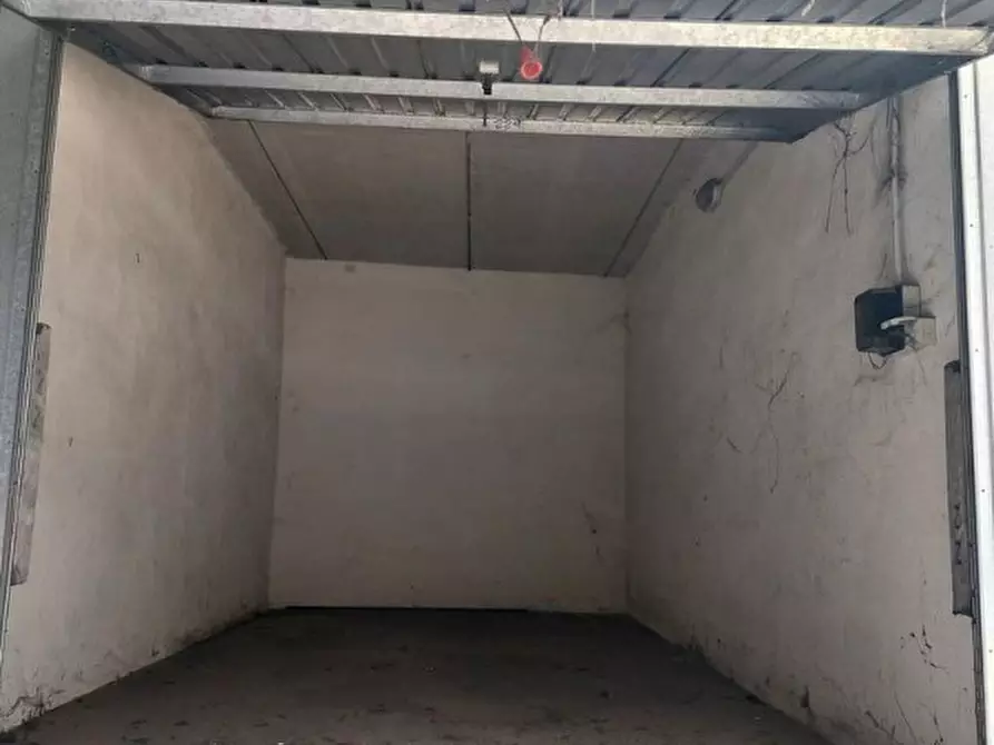 Immagine 2 di Posto auto in vendita  in Via dei Giardinetti, N. 158 a Roma