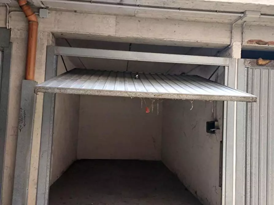 Immagine 3 di Posto auto in vendita  in Via dei Giardinetti, N. 158 a Roma