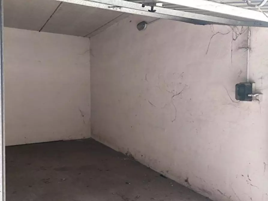 Immagine 4 di Posto auto in vendita  in Via dei Giardinetti, N. 158 a Roma