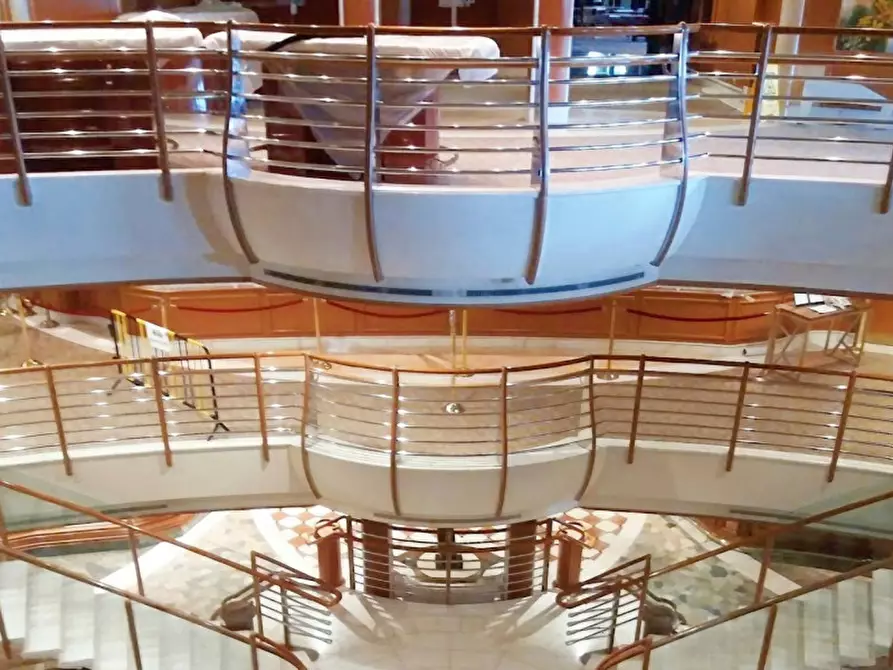 Immagine 6 di Negozio in vendita  in Via Italo Svevo, N. 14-16 a Trieste