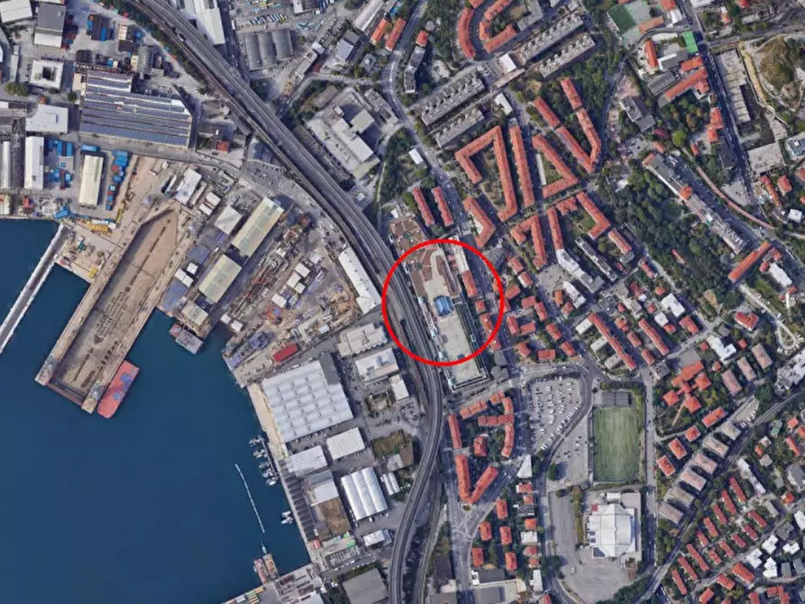 Immagine 17 di Negozio in vendita  in Via Italo Svevo, N. 14-16 a Trieste