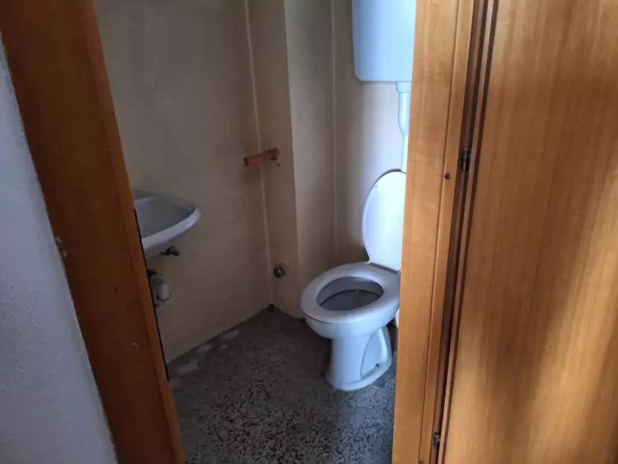 Immagine 2 di Negozio in vendita  in via Novara, N. 11 a Lissone