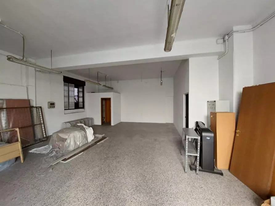 Immagine 15 di Negozio in vendita  in via Novara, N. 11 a Lissone