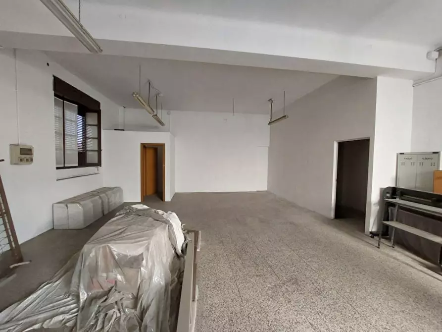 Immagine 17 di Negozio in vendita  in via Novara, N. 11 a Lissone