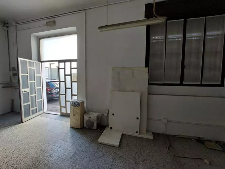 Immagine 18 di Negozio in vendita  in via Novara, N. 11 a Lissone