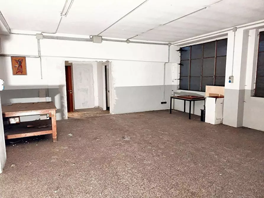 Immagine 11 di Ufficio in vendita  in Piazza Giovanni XXIII, N. 9 a Gallarate