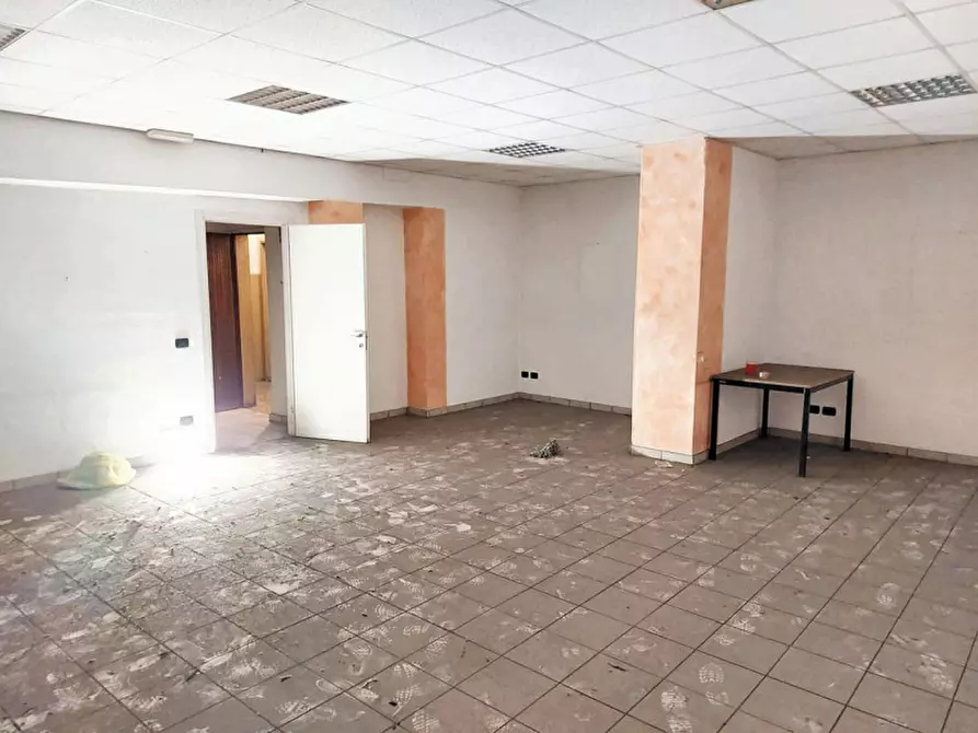 Immagine 15 di Ufficio in vendita  in Piazza Giovanni XXIII, N. 9 a Gallarate