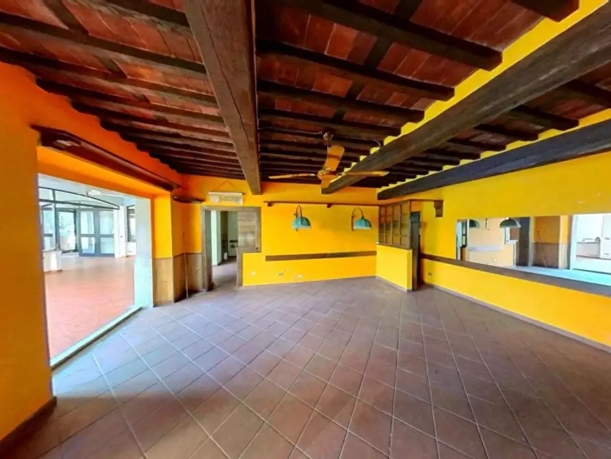 Immagine 1 di Negozio in vendita  in Via Pesciatina, N. 551 C a Lucca