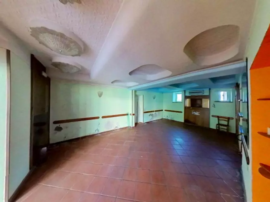 Immagine 3 di Negozio in vendita  in Via Pesciatina, N. 551 C a Lucca