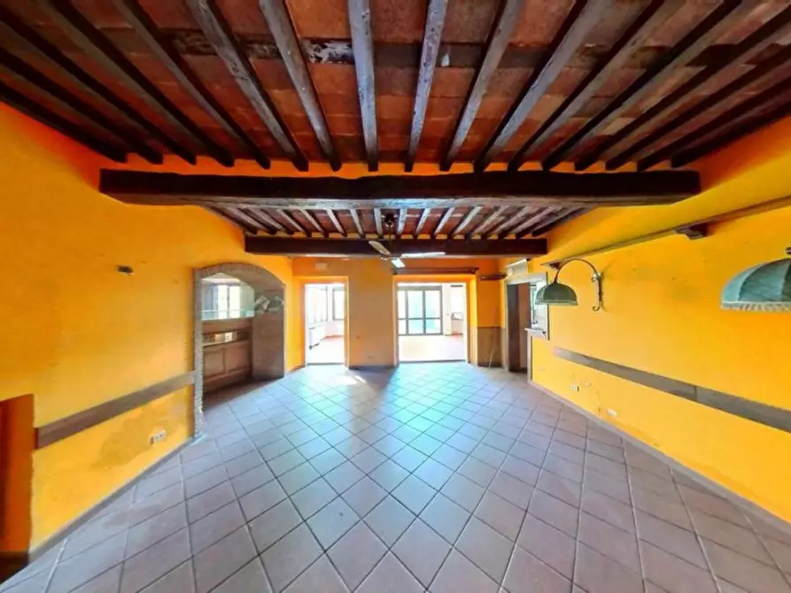 Immagine 8 di Negozio in vendita  in Via Pesciatina, N. 551 C a Lucca