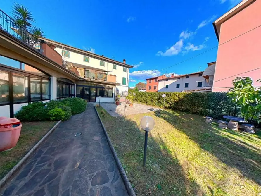 Immagine 13 di Negozio in vendita  in Via Pesciatina, N. 551 C a Lucca