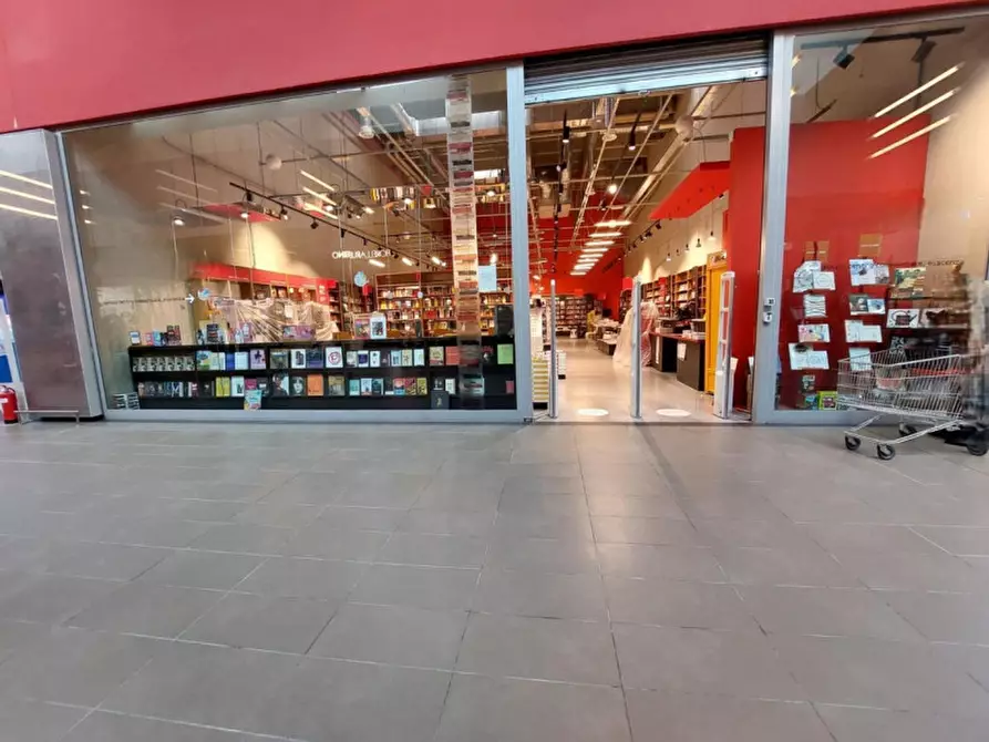 Immagine 3 di Negozio in vendita  in VIA EMILIA PARMENSE, N. 153 a Piacenza