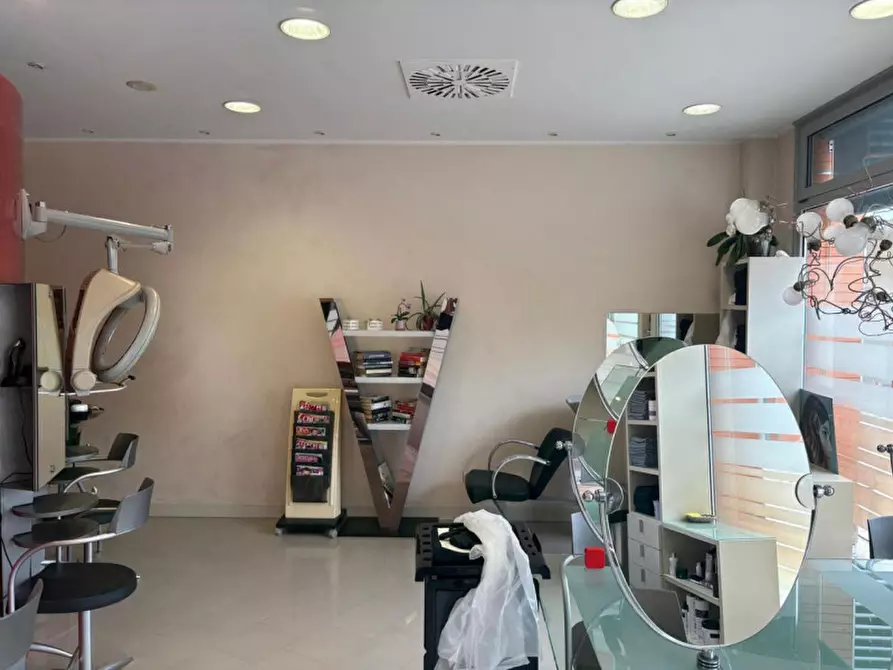 Immagine 6 di Negozio in vendita  in zona centrale a Faenza