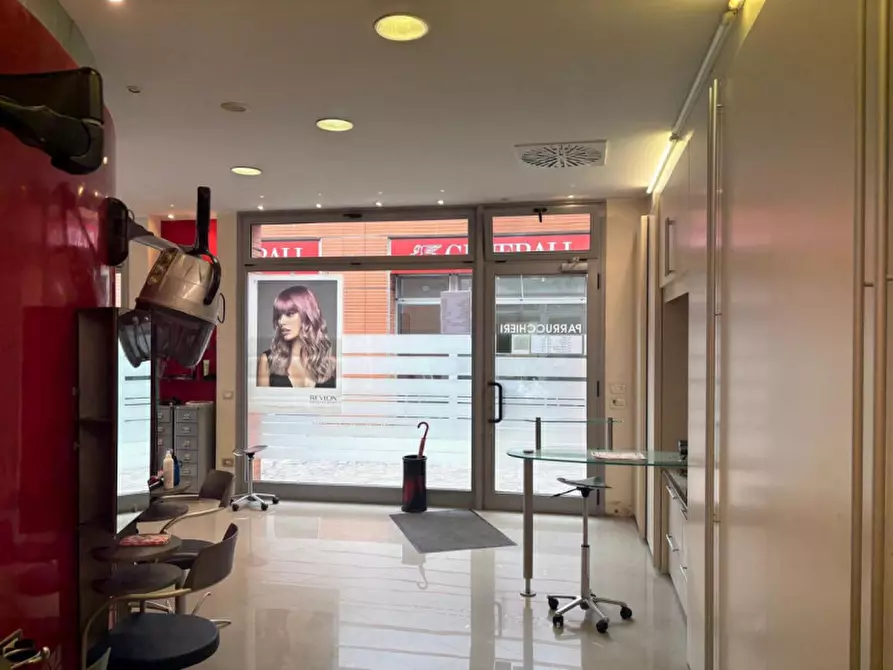 Immagine 9 di Negozio in vendita  in zona centrale a Faenza