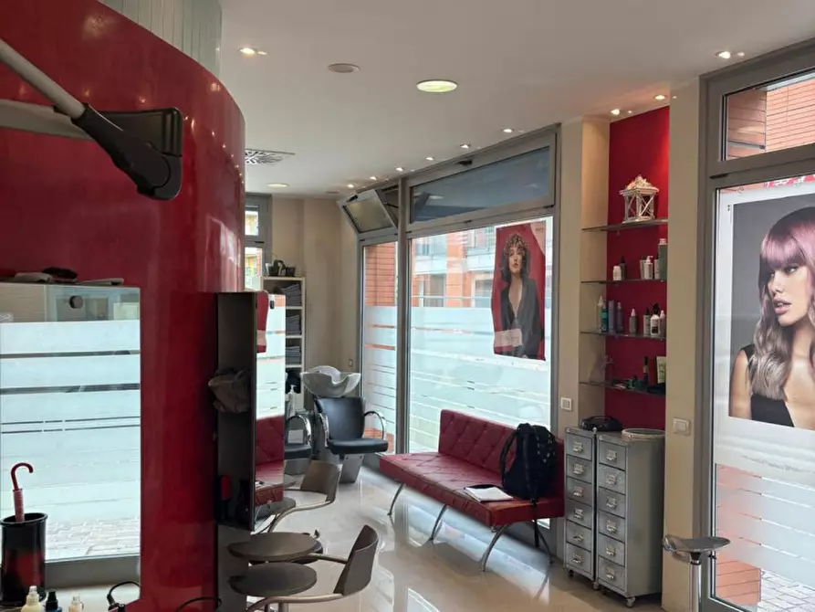 Immagine 10 di Negozio in vendita  in zona centrale a Faenza