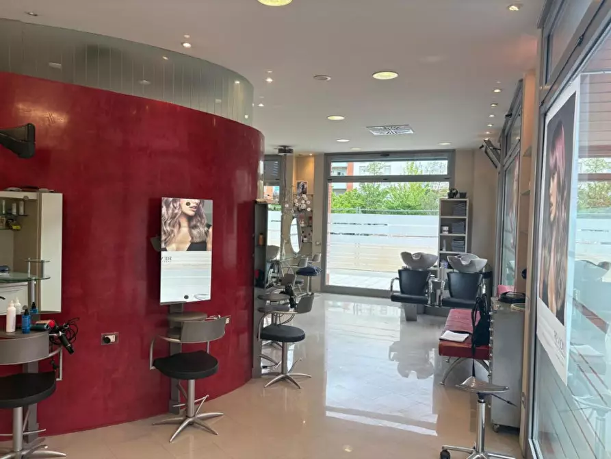 Immagine 11 di Negozio in vendita  in zona centrale a Faenza