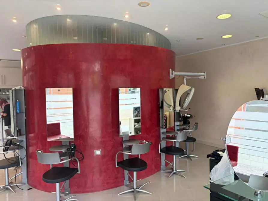 Immagine 13 di Negozio in vendita  in zona centrale a Faenza