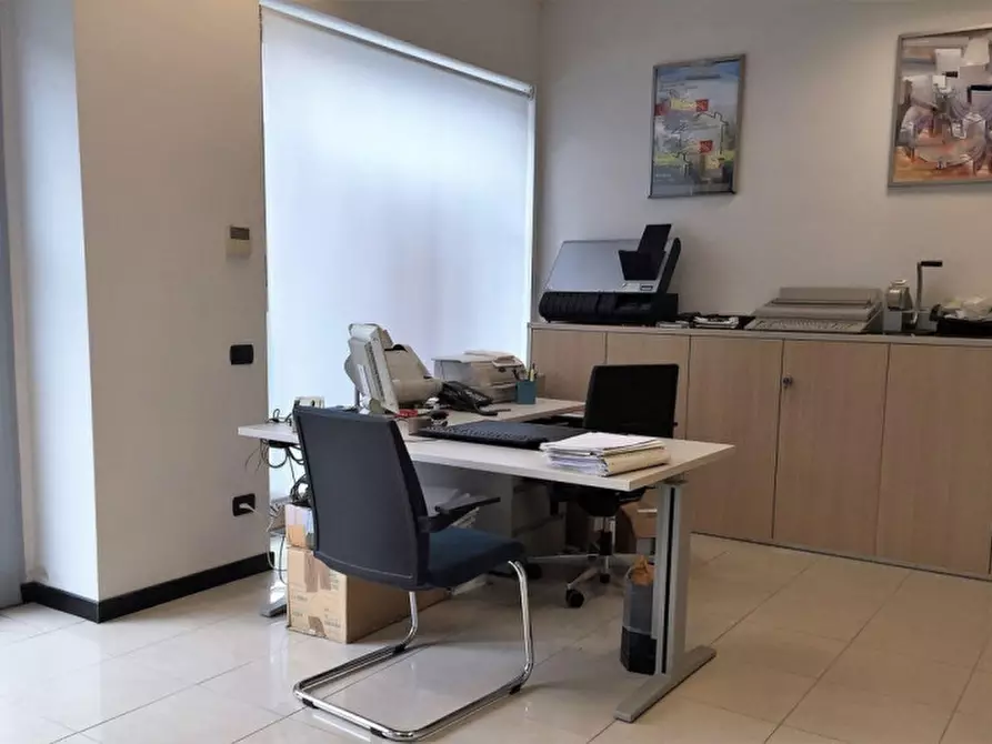 Immagine 4 di Ufficio in vendita  in Via Belfiore, N. 15/A a Lecco