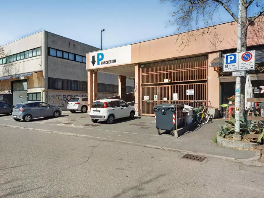 Immagine 6 di Posto auto in vendita  in Via Rossini, N. 66/B a Legnano