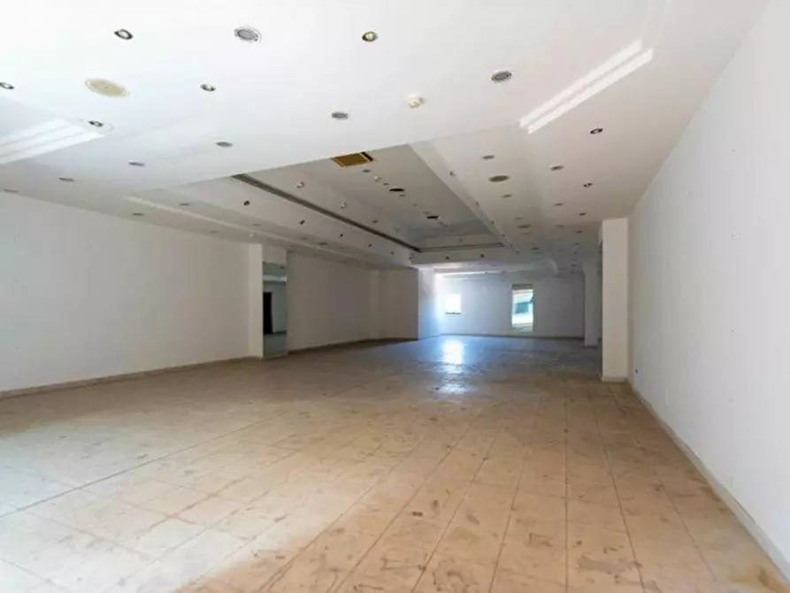 Immagine 3 di Negozio in vendita  in Via Nazionale delle Puglie, N. snc a Casalnuovo Di Napoli