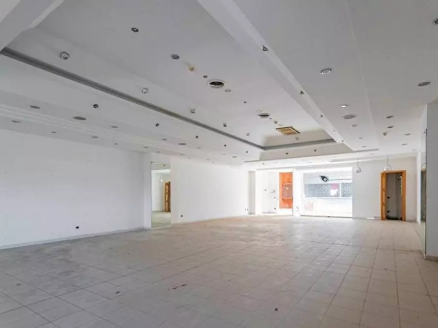 Immagine 4 di Negozio in vendita  in Via Nazionale delle Puglie, N. snc a Casalnuovo Di Napoli