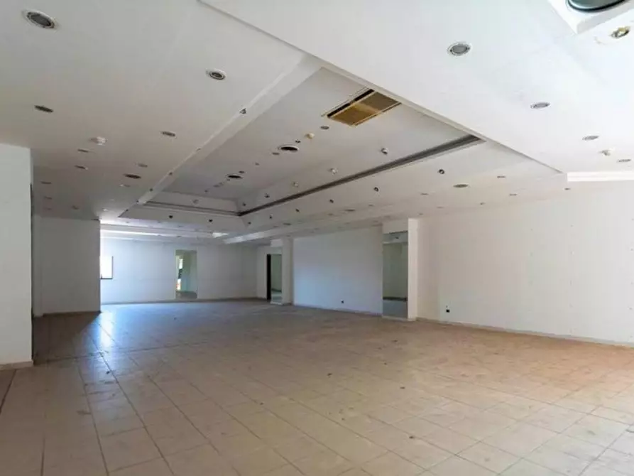 Immagine 5 di Negozio in vendita  in Via Nazionale delle Puglie, N. snc a Casalnuovo Di Napoli