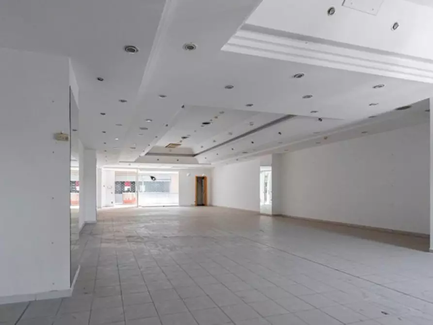 Immagine 6 di Negozio in vendita  in Via Nazionale delle Puglie, N. snc a Casalnuovo Di Napoli