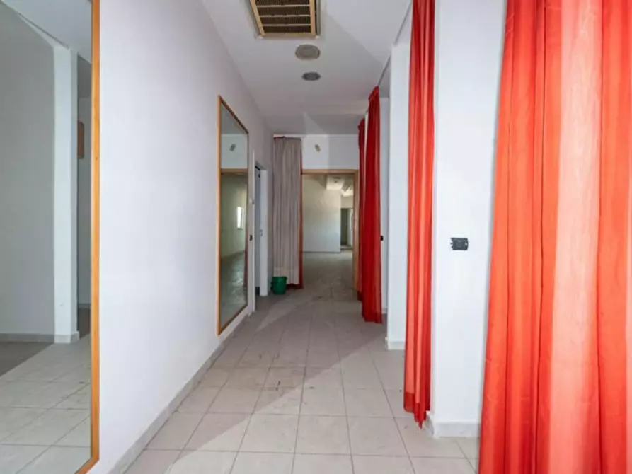 Immagine 7 di Negozio in vendita  in Via Nazionale delle Puglie, N. snc a Casalnuovo Di Napoli