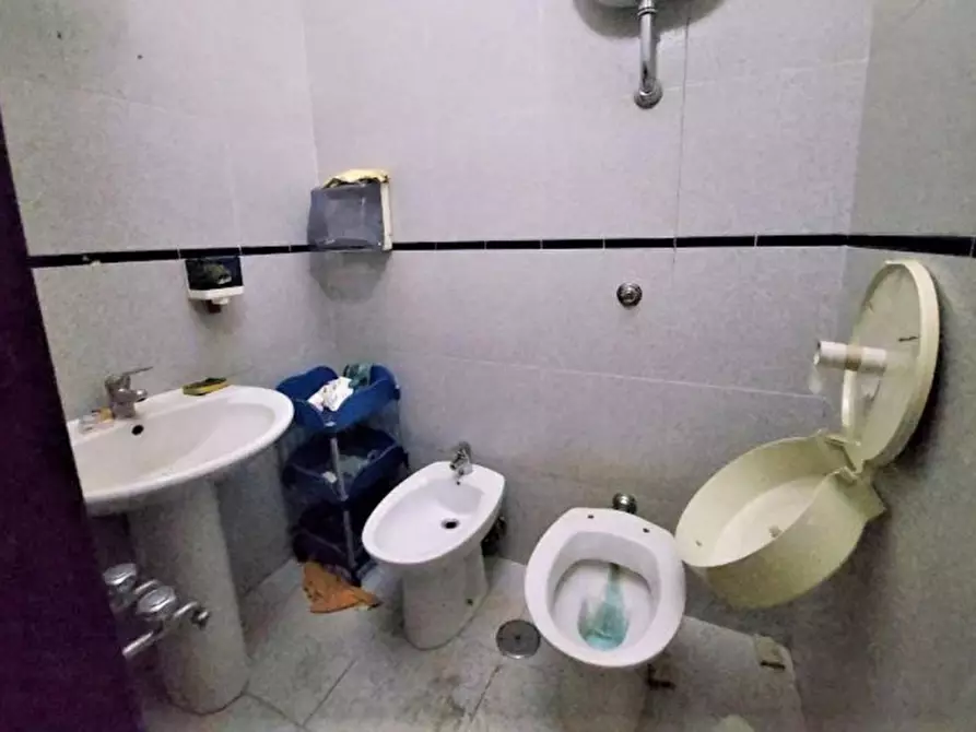 Immagine 10 di Negozio in vendita  in Via Nazionale delle Puglie, N. snc a Casalnuovo Di Napoli