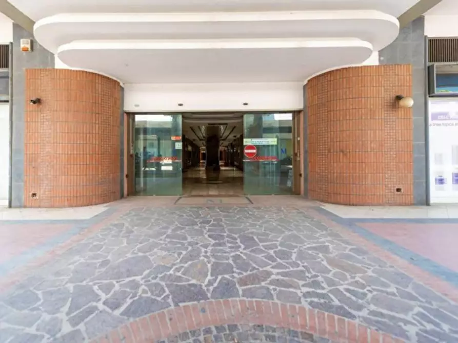 Immagine 15 di Negozio in vendita  in Via Nazionale delle Puglie, N. snc a Casalnuovo Di Napoli