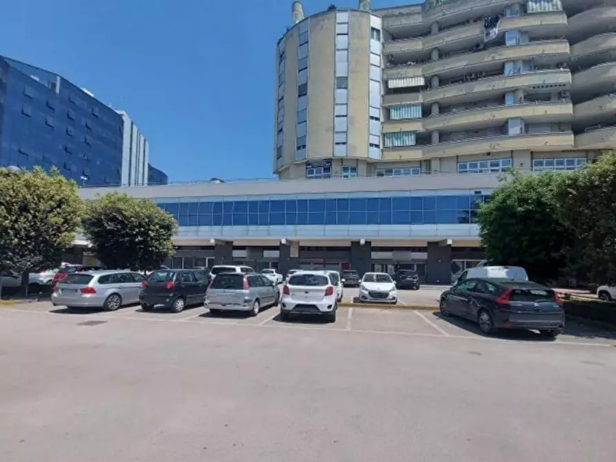 Immagine 16 di Negozio in vendita  in Via Nazionale delle Puglie, N. snc a Casalnuovo Di Napoli