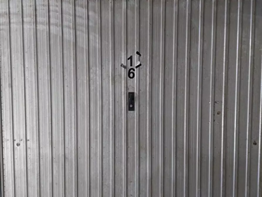 Immagine 1 di Posto auto in vendita  in Via dei Giardinetti, N. 158 a Roma