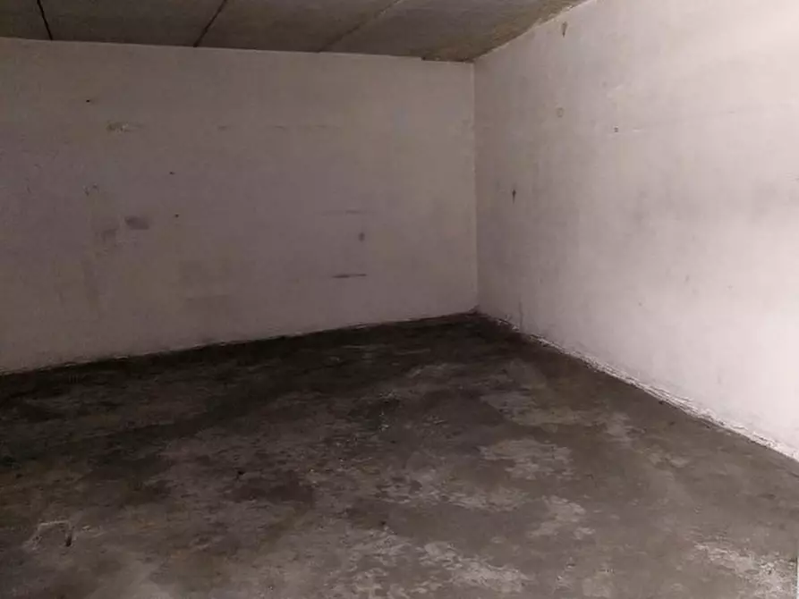 Immagine 2 di Posto auto in vendita  in Via dei Giardinetti, N. 158 a Roma