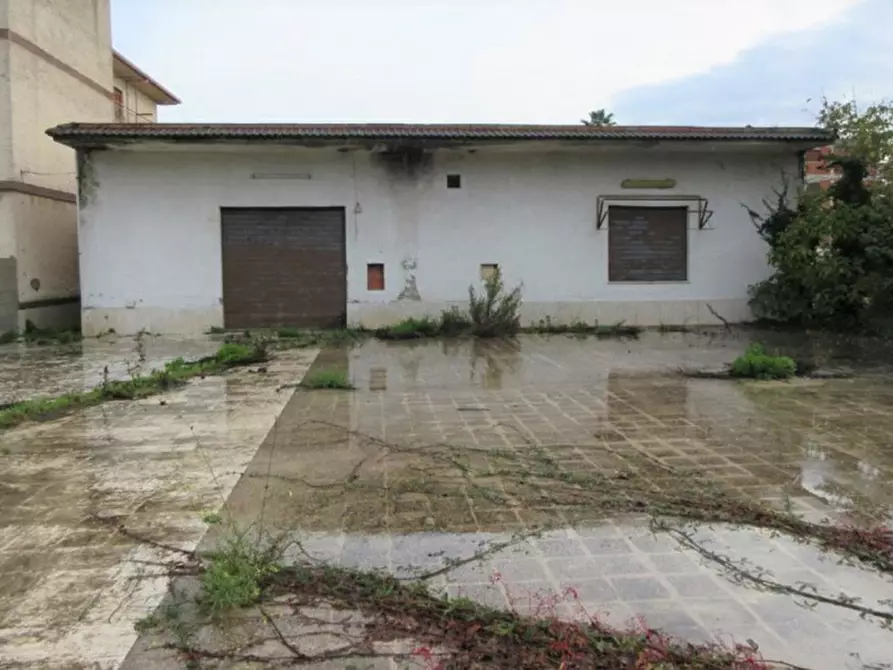 Immagine 1 di Attività commerciale in vendita  in Via Beniamino Gigli, N. 16 a Aprilia