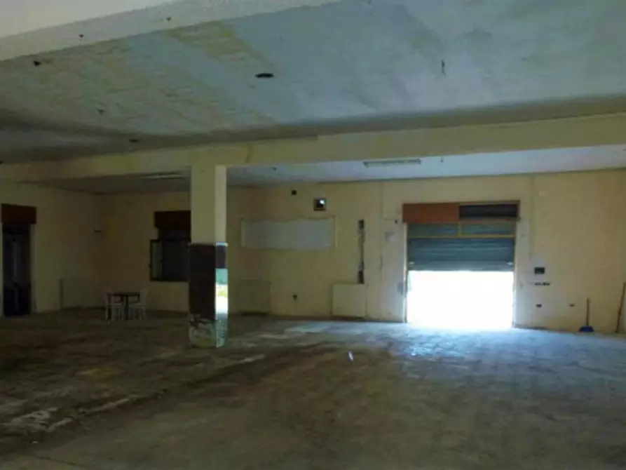 Immagine 4 di Attività commerciale in vendita  in Via Beniamino Gigli, N. 16 a Aprilia