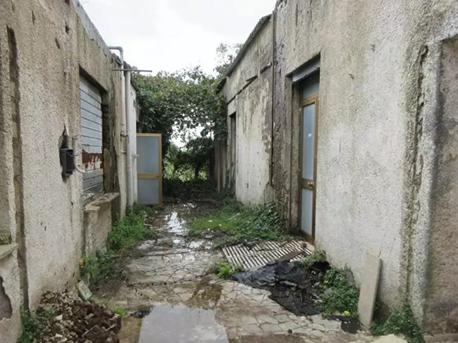 Immagine 8 di Attività commerciale in vendita  in Via Beniamino Gigli, N. 16 a Aprilia