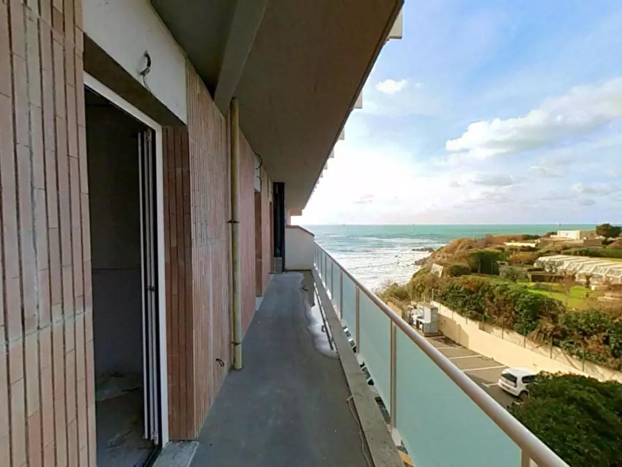 Immagine 10 di Appartamento in vendita  in Via del Littorale, N. 164 a Livorno