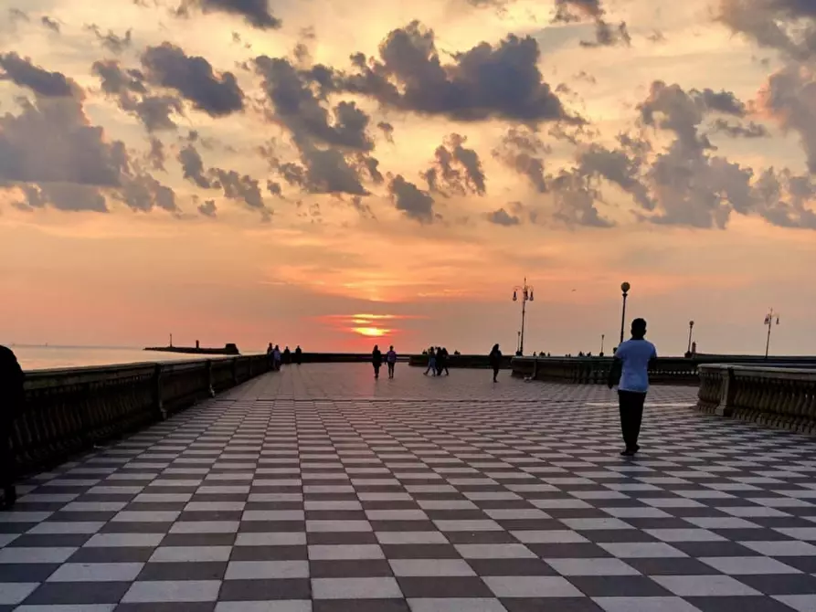 Immagine 27 di Attico in vendita  in Via del Littorale, N. 164 a Livorno